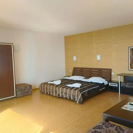 студиа при американеца