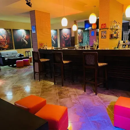 酒店 студиа при американеца