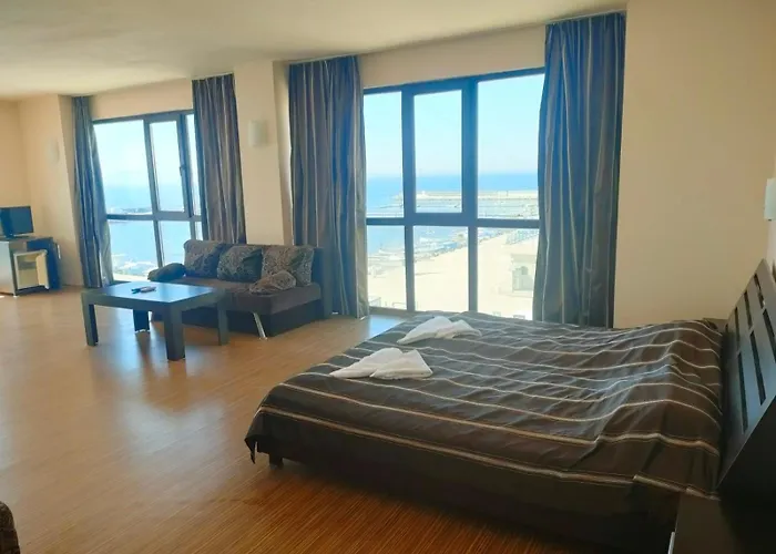 студиа при американеца Hotel Pomorie