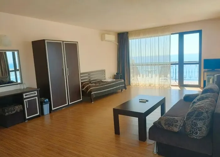 студиа при американеца Hotel Pomorie