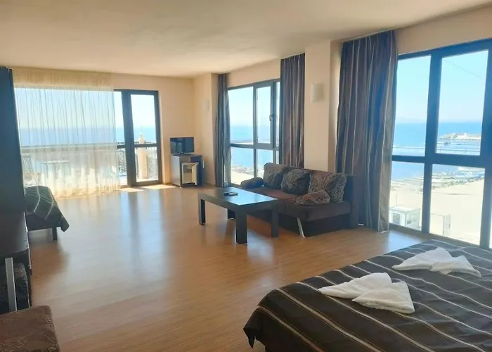 студиа при американеца