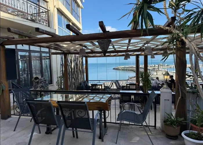 студиа при американеца Hotel *